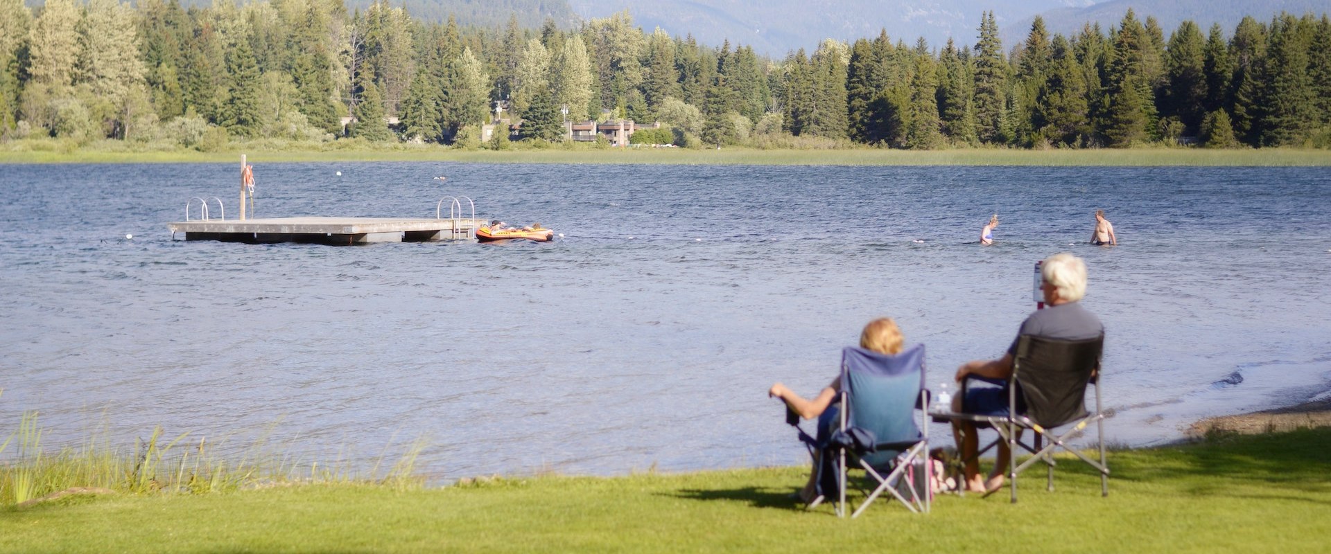 What is the difference between an ira trustee and custodian?