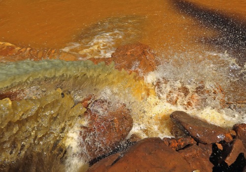 How does gold mining affect human health?
